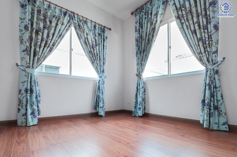 บ้านแฝดมือสองนนทบุรี แบรนด์ พร็อพเพอร์ตี้ เพอร์เฟค* ม.เพอร์เฟคพาร์ค ราชพฤกษ์ หลังใหญ่ต่อเติมครบ! พร้อมอยู่ เนื้อที่ 39.6 ตร.ว. ฟังก์ชั่นครบ! 3 ห้องนอน 2 ที่จอดรถ มีบิ้วท์อินห้อง Living room และครัวเคาน์เตอร์พร้อมใช้งาน แถมแอร์ 2 เครื่อง!! บนทำเลโซนเมือง ติดถ.ราชพฤกษ์ ใกล้วงเวียนพระรามห้า ,รถไฟฟ้า และทางด่วน...