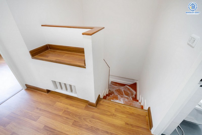 บ้านมือสองตกแต่งใหม่ จาก Property Perfect โครงการ เดอะวิลล่า ราชพฤกษ์-ท่าอิฐ หลังมุม! ตกแต่งพร้อมเข้าอยู่ เนื้อที่ 18 ตร.ว. ฟังก์ชั่นครบ 3 ห้องนอน 2 ห้องน้ำ รองรับทุกการอยู่อาศัย บนทำเลใกล้รถไฟฟ้า สถานีบางรักน้อยท่าอิฐ เชื่อมต่อทั้งถ.รัตนาธิเบศร์ และถ.ราชพฤกษ์...