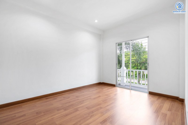 บ้านมือสองตกแต่งใหม่ จาก Property Perfect โครงการ เดอะวิลล่า ราชพฤกษ์-ท่าอิฐ หลังมุม! ตกแต่งพร้อมเข้าอยู่ เนื้อที่ 18 ตร.ว. ฟังก์ชั่นครบ 3 ห้องนอน 2 ห้องน้ำ รองรับทุกการอยู่อาศัย บนทำเลใกล้รถไฟฟ้า สถานีบางรักน้อยท่าอิฐ เชื่อมต่อทั้งถ.รัตนาธิเบศร์ และถ.ราชพฤกษ์...