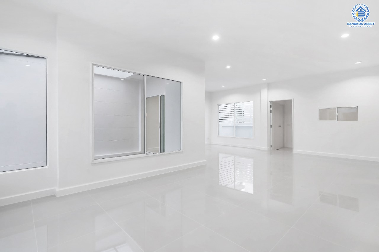 บ้านมือสองตกแต่งใหม่ ม.เดอะคลัสเตอร์วิลล์ 4 ราชพฤกษ์ – สิรินธร  #หลังใหญ่ เนื้อที่ 32 ตร.ว. ฟังก์ชั่น 3 ห้องนอน 2 ห้องน้ำ 2 ที่จอดรถ พื้นที่ใช้สอย 195 ตร.ม. Master Bedroom มี Built-in Furniture พร้อม Facilitie ครบครัน การเดินทางสะดวก ใกล้วงเวียนพระรามห้า ,The Walk และจุดขึ้นทางด่วน "ศรีรัช"