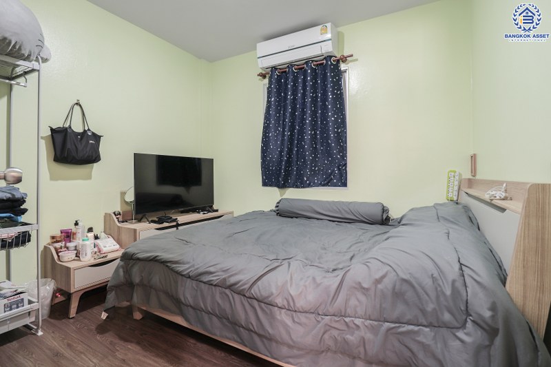 ทาวน์โฮมมือสองนนทบุรี  ม.ไพร์มเพลส รัตนาธิเบศร์ บ้านพร้อมอยู่ต่อเติมเต็ม เนื้อที่ 21.40 ตร.ว. หน้ากว้าง 6 เมตร จอดรถได้ 2 คัน* ฟังก์ชั่น 3นอน 2น้ำ ภายในกว้างขวาง อยู่สบาย พร้อมสาธารณูปโภคครบครัน บนทำเลเดินทางสะดวก เข้า-ออกได้หลายเส้นทาง เพียง 3 นาทีถึงเซ็นทรัลเวสต์เกต ใกล้รถไฟฟ้าสถานี "แยกบางพลู"