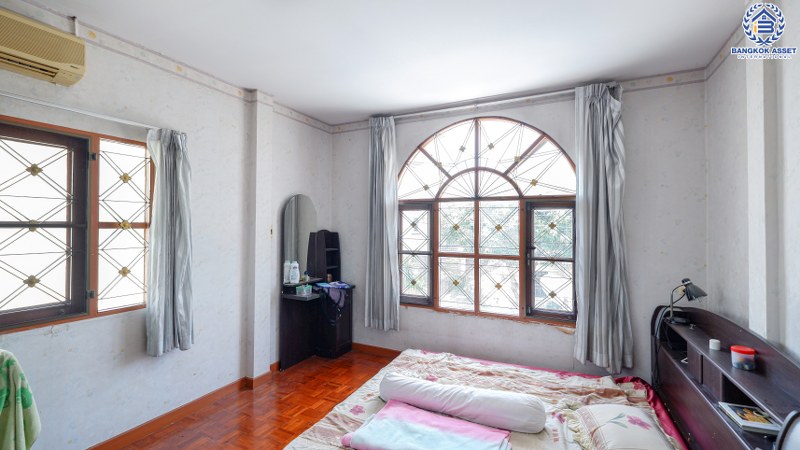 บ้านเดี่ยวมือสองนนทบุรี ม.ประดับดาว1-4 ราชพฤกษ์ หลังใหญ่ เนื้อที่ 60.1 ตร.ว. ฟังก์ชั่น 4 ห้องนอน 2 ห้องน้ำ ต่อเติมเต็ม บนทำเลเยี่ยม! ใกล้ถนนราชพฤกษ์ และรถไฟฟ้า "บางรักน้อยท่าอิฐ"