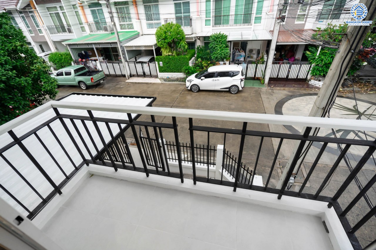 บ้านมือสองตกแต่งใหม่ ทำเลโซนเมือง! ม.จิราวดี กรุงเทพ-นนทบุรี3 #ห้องมุม! เนื้อที่ 23.1 ตร.ว. ตอบโจทย์ทุกการอยู่อาศัย ฟังก์ชั่นพร้อม 3 ห้องนอน 2 ห้องน้ำ บนสุดยอดทำเล เพียง5นาทีถึงรถไฟฟ้า "สถานีวงศ์สว่าง" และจุดขึ้นทางด่วน "แยกประชานุกูล"...