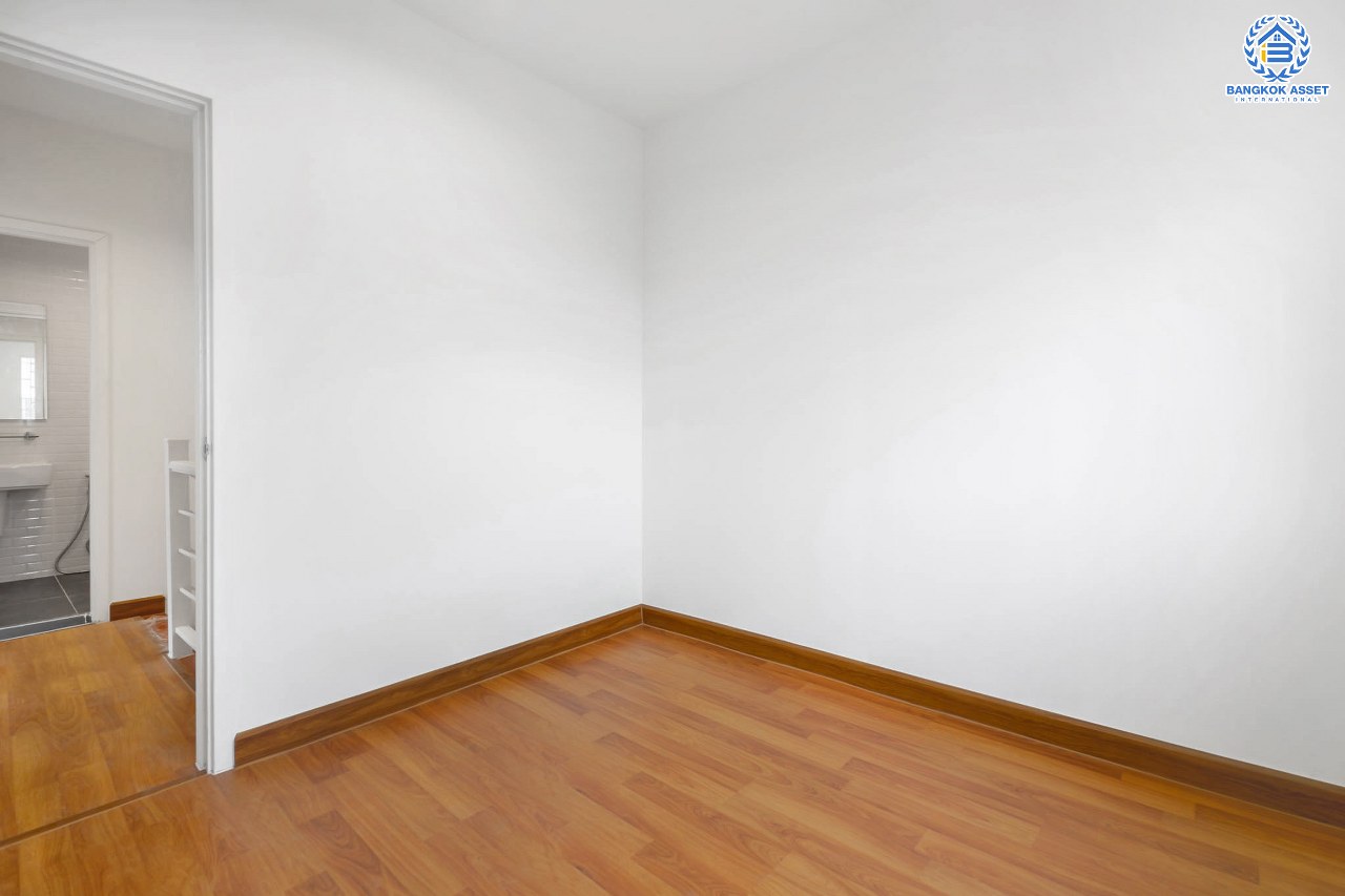 บ้านมือสองตกแต่งใหม่ หลังใหญ่ #หลังมุม เนื้อที่ 25 ตร.ว. ม.พฤกษาวิลล์22 พระราม5-นครอินทร์ (ซ.วัดสังฆทาน) ฟังก์ชั่นพร้อม 3 ห้องนอน 2ห้องน้ำ บนทำเลเดินทางสะดวก เชื่อมต่อหลายเส้นทาง ใกล้สะพานพระรามห้า และเพียง 10 นาทีถึงรถไฟฟ้าสถานี "แยกติวานนท์"...