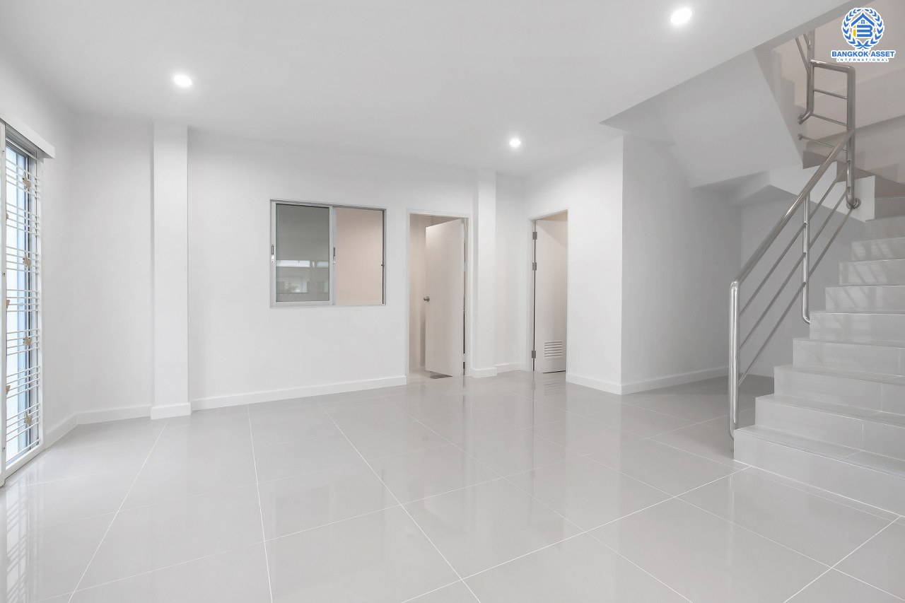 บ้านมือสองตกแต่งใหม่ ม.เกนวิลล์ บางใหญ่-เซ็นทรัลเวสต์เกต บ้านแฝด #ห้องมุม เนื้อที่ 36 ตร.ว. ฟังก์ชั่น 3 ห้องนอน 2 ห้องน้ำ 2 ที่จอดรถ พร้อมทุกการเข้าอยู่ บนทำเลเดินทางสะดวก ใกล้ถ.กาญจนาภิเษก เพียง 10 นาทีถึงรถไฟฟ้า "สถานีคลองบางไผ่"...