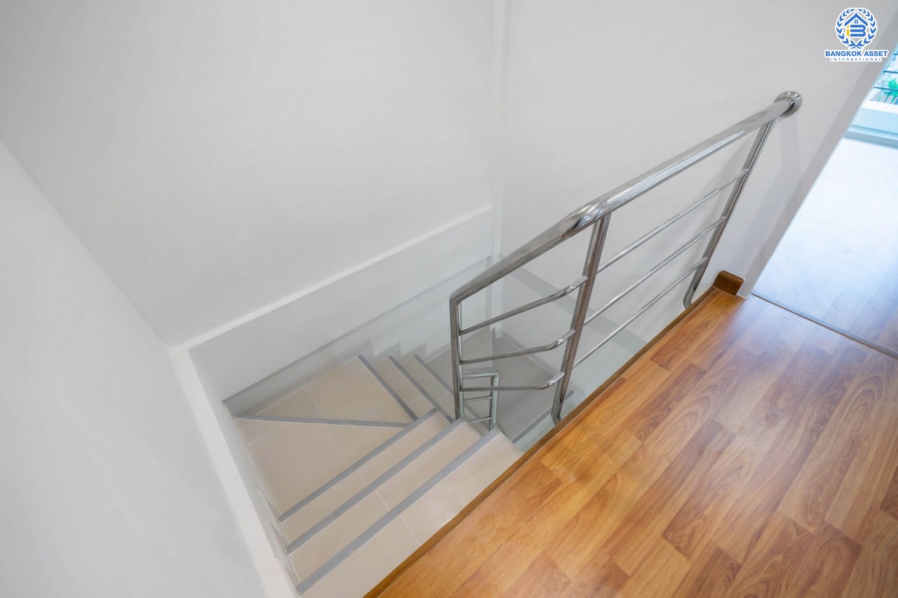 บ้านมือสองตกแต่งใหม่ ม.เกนวิลล์ บางใหญ่-เซ็นทรัลเวสต์เกต บ้านแฝด #ห้องมุม เนื้อที่ 36 ตร.ว. ฟังก์ชั่น 3 ห้องนอน 2 ห้องน้ำ 2 ที่จอดรถ พร้อมทุกการเข้าอยู่ บนทำเลเดินทางสะดวก ใกล้ถ.กาญจนาภิเษก เพียง 10 นาทีถึงรถไฟฟ้า "สถานีคลองบางไผ่"...