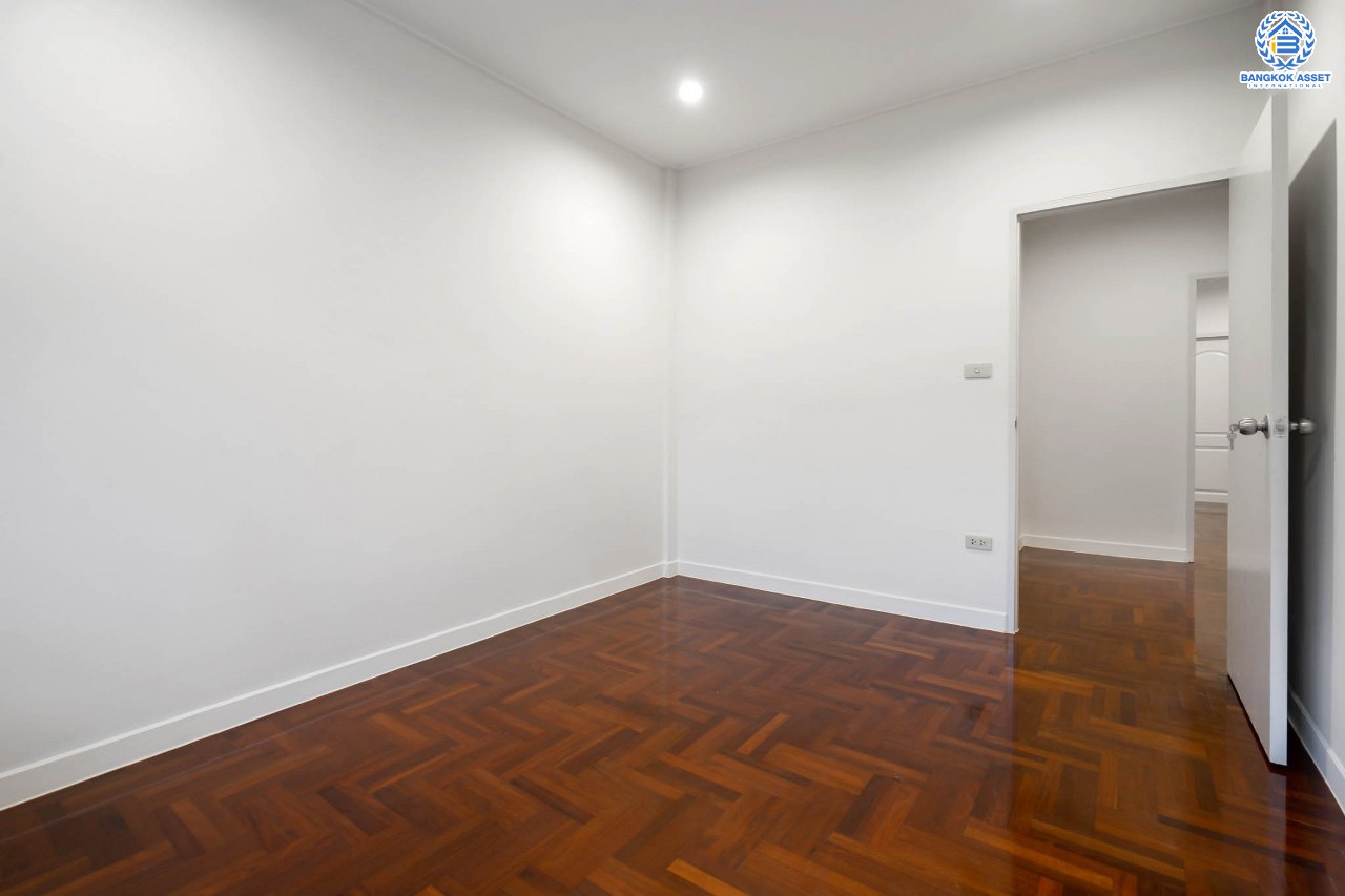 บ้านมือสองตกแต่งใหม่ ทาวน์เฮ้าส์หลังใหญ่ เนื้อที่ 24.1 ตร.ว. ม.บิวตี้เฮ้าส์3 ราชพฤกษ์-กาญจนาฯ ฟังก์ชั่น 3 ห้องนอน 2 ห้องน้ำ กว้างขวางด้วยพื้นที่ใช้สอยถึง 186 ตร.ม. พร้อมทุกการเข้าอยู่ บนทำเลสุดสะดวก ใกล้ The Walk และทางด่วนศรีรัช...