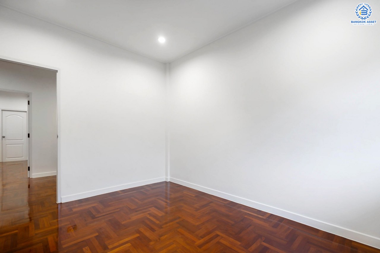 บ้านมือสองตกแต่งใหม่ ทาวน์เฮ้าส์หลังใหญ่ เนื้อที่ 24.1 ตร.ว. ม.บิวตี้เฮ้าส์3 ราชพฤกษ์-กาญจนาฯ ฟังก์ชั่น 3 ห้องนอน 2 ห้องน้ำ กว้างขวางด้วยพื้นที่ใช้สอยถึง 186 ตร.ม. พร้อมทุกการเข้าอยู่ บนทำเลสุดสะดวก ใกล้ The Walk และทางด่วนศรีรัช...