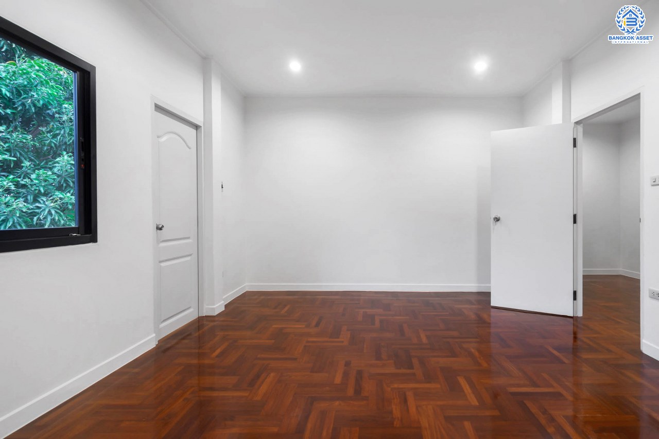 บ้านมือสองตกแต่งใหม่ ทาวน์เฮ้าส์หลังใหญ่ เนื้อที่ 24.1 ตร.ว. ม.บิวตี้เฮ้าส์3 ราชพฤกษ์-กาญจนาฯ ฟังก์ชั่น 3 ห้องนอน 2 ห้องน้ำ กว้างขวางด้วยพื้นที่ใช้สอยถึง 186 ตร.ม. พร้อมทุกการเข้าอยู่ บนทำเลสุดสะดวก ใกล้ The Walk และทางด่วนศรีรัช...