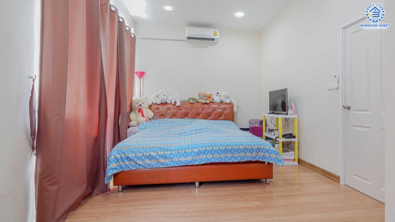 ทาวน์โฮมมือสองนนทบุรี ม.โกลเด้นทาวน์ รัตนาธิเบศร์-สถานีรถไฟฟ้าบางพลู เนื้อที่ 19.20 ตร.ว ฟังก์ชั่น 4 ห้องนอน 2 ห้องน้ำ แถมเครื่องปรับอากาศ 3 เครื่อง พร้อมอยู่ บนทำเลเดินทางสะดวก เข้าออกได้หลายเส้นทาง ได้แก่ ถนนรัตนาธิเบศร์ ถนนราชพฤกษ์ ถนนนครอินทร์ และถนนกาญจนาภิเษก