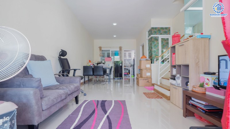 ทาวน์โฮมมือสองนนทบุรี ม.โกลเด้นทาวน์ รัตนาธิเบศร์-สถานีรถไฟฟ้าบางพลู เนื้อที่ 19.20 ตร.ว ฟังก์ชั่น 4 ห้องนอน 2 ห้องน้ำ แถมเครื่องปรับอากาศ 3 เครื่อง พร้อมอยู่ บนทำเลเดินทางสะดวก เข้าออกได้หลายเส้นทาง ได้แก่ ถนนรัตนาธิเบศร์ ถนนราชพฤกษ์ ถนนนครอินทร์ และถนนกาญจนาภิเษก