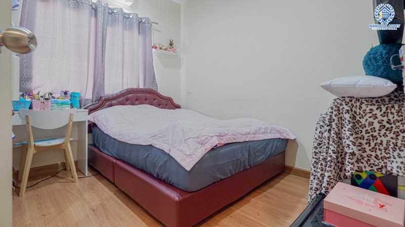 ทาวน์โฮมมือสองนนทบุรี ม.โกลเด้นทาวน์ รัตนาธิเบศร์-สถานีรถไฟฟ้าบางพลู เนื้อที่ 19.20 ตร.ว ฟังก์ชั่น 4 ห้องนอน 2 ห้องน้ำ แถมเครื่องปรับอากาศ 3 เครื่อง พร้อมอยู่ บนทำเลเดินทางสะดวก เข้าออกได้หลายเส้นทาง ได้แก่ ถนนรัตนาธิเบศร์ ถนนราชพฤกษ์ ถนนนครอินทร์ และถนนกาญจนาภิเษก