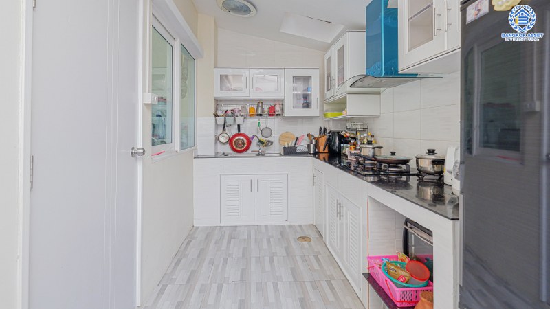 ทาวน์โฮมมือสองนนทบุรี ม.โกลเด้นทาวน์ รัตนาธิเบศร์-สถานีรถไฟฟ้าบางพลู เนื้อที่ 19.20 ตร.ว ฟังก์ชั่น 4 ห้องนอน 2 ห้องน้ำ แถมเครื่องปรับอากาศ 3 เครื่อง พร้อมอยู่ บนทำเลเดินทางสะดวก เข้าออกได้หลายเส้นทาง ได้แก่ ถนนรัตนาธิเบศร์ ถนนราชพฤกษ์ ถนนนครอินทร์ และถนนกาญจนาภิเษก