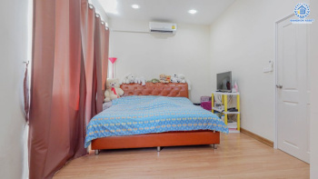 ทาวน์โฮมมือสองนนทบุรี ม.โกลเด้นทาวน์ รัตนาธิเบศร์-สถานีรถไฟฟ้าบางพลู เนื้อที่ 19.20 ตร.ว ฟังก์ชั่น 4 ห้องนอน 2 ห้องน้ำ แถมเครื่องปรับอากาศ 3 เครื่อง พร้อมอยู่ บนทำเลเดินทางสะดวก เข้าออกได้หลายเส้นทาง ได้แก่ ถนนรัตนาธิเบศร์ ถนนราชพฤกษ์ ถนนนครอินทร์ และถนนกาญจนาภิเษก