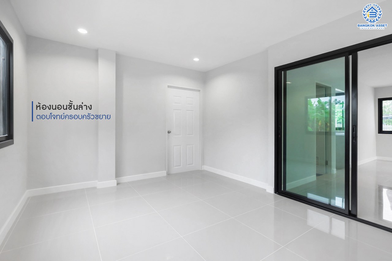 บ้านมือสองตกแต่งใหม่ หลังใหญ่พิเศษ!! เนื้อที่ 80 ตร.ว. #หลังมุม วิวทะเลสาบ ม.กฤษดานคร20 ปิ่นเกล้า ติดถนนบรมราชชนนี ตกแต่งผสมผสานกลิ่นอายยุโรป ด้วยดีไซน์บ้านแบบTudor style รูปแบบสถาปัตยกรรมสุดClassicจากอังกฤษ พร้อมฟังก์ชั่นจัดเต็ม 4 ห้องนอน 2 ห้องน้ำ 2 ที่จอดรถ บนทำเลใกล้ทางคู่ขนานลอยฟ้าบรมราชชนนี และเซ็นทรัลปิ่นเกล้า