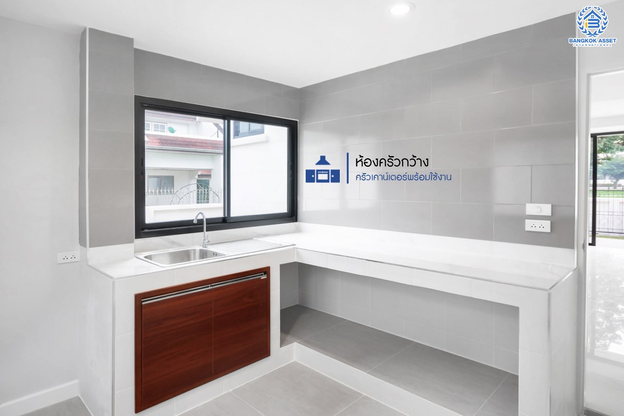 บ้านมือสองตกแต่งใหม่ หลังใหญ่พิเศษ!! เนื้อที่ 80 ตร.ว. #หลังมุม วิวทะเลสาบ ม.กฤษดานคร20 ปิ่นเกล้า ติดถนนบรมราชชนนี ตกแต่งผสมผสานกลิ่นอายยุโรป ด้วยดีไซน์บ้านแบบTudor style รูปแบบสถาปัตยกรรมสุดClassicจากอังกฤษ พร้อมฟังก์ชั่นจัดเต็ม 4 ห้องนอน 2 ห้องน้ำ 2 ที่จอดรถ บนทำเลใกล้ทางคู่ขนานลอยฟ้าบรมราชชนนี และเซ็นทรัลปิ่นเกล้า