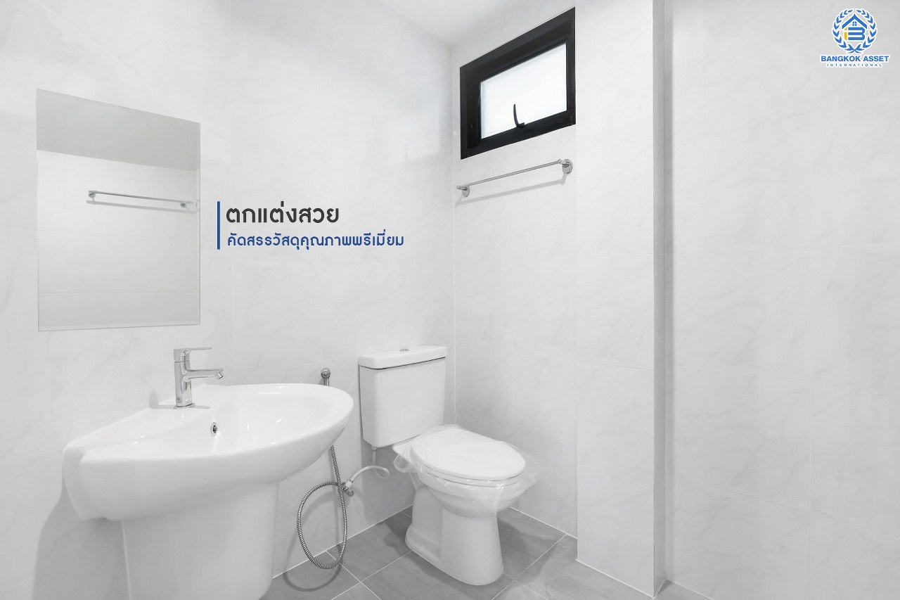 บ้านมือสองตกแต่งใหม่ หลังใหญ่พิเศษ!! เนื้อที่ 80 ตร.ว. #หลังมุม วิวทะเลสาบ ม.กฤษดานคร20 ปิ่นเกล้า ติดถนนบรมราชชนนี ตกแต่งผสมผสานกลิ่นอายยุโรป ด้วยดีไซน์บ้านแบบTudor style รูปแบบสถาปัตยกรรมสุดClassicจากอังกฤษ พร้อมฟังก์ชั่นจัดเต็ม 4 ห้องนอน 2 ห้องน้ำ 2 ที่จอดรถ บนทำเลใกล้ทางคู่ขนานลอยฟ้าบรมราชชนนี และเซ็นทรัลปิ่นเกล้า