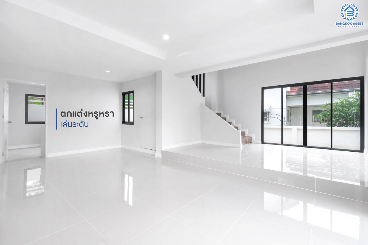 บ้านมือสองตกแต่งใหม่ หลังใหญ่พิเศษ!! เนื้อที่ 80 ตร.ว. #หลังมุม วิวทะเลสาบ ม.กฤษดานคร20 ปิ่นเกล้า ติดถนนบรมราชชนนี ตกแต่งผสมผสานกลิ่นอายยุโรป ด้วยดีไซน์บ้านแบบTudor style รูปแบบสถาปัตยกรรมสุดClassicจากอังกฤษ พร้อมฟังก์ชั่นจัดเต็ม 4 ห้องนอน 2 ห้องน้ำ 2 ที่จอดรถ บนทำเลใกล้ทางคู่ขนานลอยฟ้าบรมราชชนนี และเซ็นทรัลปิ่นเกล้า