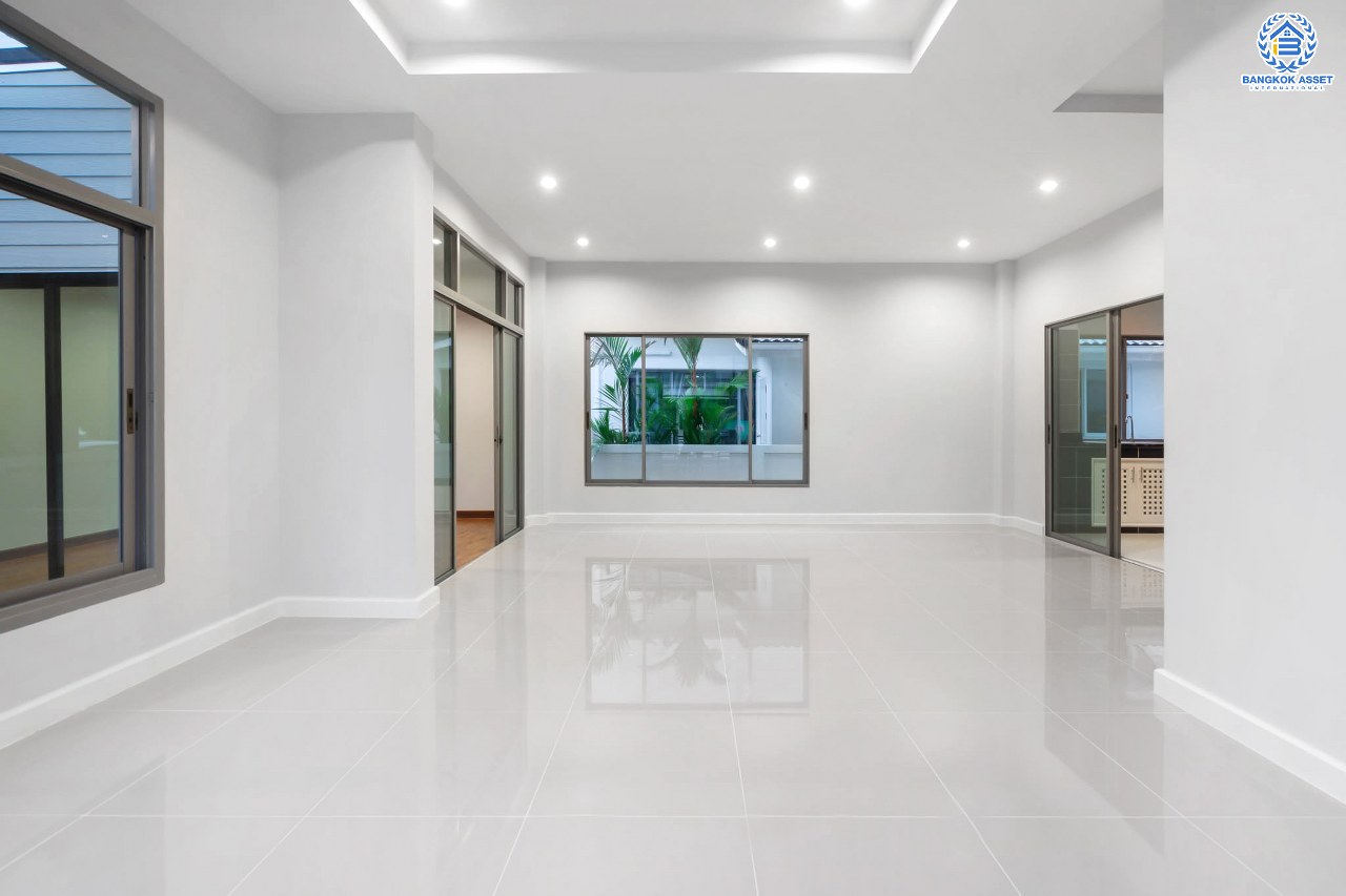 บ้านมือสองตกแต่งใหม่ ม.เพอร์เฟคเพลส2 ติดถ.รัตนาธิเบศร์ หลังใหญ่พร้อมอยู่ เนื้อที่ 58.1 ตร.ว. ดีไซน์โมเดิร์น ฟังก์ชั่น 4 ห้องนอน 3 ห้องน้ำ 2 ที่จอดรถ บนที่สุดแห่งทำเลโซนเมือง ติดรถไฟฟ้า"สถานีไทรม้า" และใกล้จุดขึ้นทางด่วน "งามวงศ์วาน"