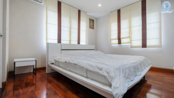 บ้านเดี่ยวมือสองนนทบุรี หลังใหญ่ห้องมุม! ม.ลัดดารมย์อิลิแกนซ์ พระราม 5-2 คุณภาพแบรนด์ดัง เนื้อที่ 177.20 ตร.ว. ตอบโจทย์ครอบครัวใหญ่ ฟังชั่น 5 ห้องนอน 5 ห้องน้ำ แถมแอร์ 8 เครื่อง มีเรือนรับรองพร้อมอยู่ มีความเป็นส่วนตัวข้างบ้านและหลังบ้านไม่ชนใคร บนทำเลคุณภาพ หน้าโครงการติดถ.นครอินทร์ ใกล้วงเวียนพระราม5 และจุดขึ้นทางด่วน "ศรีรัช"