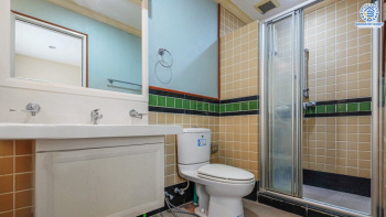 บ้านเดี่ยวมือสองนนทบุรี หลังใหญ่ห้องมุม! ม.ลัดดารมย์อิลิแกนซ์ พระราม 5-2 คุณภาพแบรนด์ดัง เนื้อที่ 177.20 ตร.ว. ตอบโจทย์ครอบครัวใหญ่ ฟังชั่น 5 ห้องนอน 5 ห้องน้ำ แถมแอร์ 8 เครื่อง มีเรือนรับรองพร้อมอยู่ มีความเป็นส่วนตัวข้างบ้านและหลังบ้านไม่ชนใคร บนทำเลคุณภาพ หน้าโครงการติดถ.นครอินทร์ ใกล้วงเวียนพระราม5 และจุดขึ้นทางด่วน "ศรีรัช"