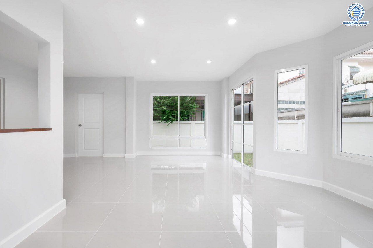 บ้านมือสองตกแต่งใหม่ คุณภาพแบรนด์ LH ม.ชลลดา บางใหญ่-เซ็นทรัลเวสต์เกต เนื้อที่ 52.5 ตร.ว. ฟังก์ชั่น 3 ห้องนอน 2 ห้องน้ำ สามารถจอดรถได้ถึง 3 คัน Facility ครบครัน พร้อมทุกการเข้าอยู่ บนทำเลเดินทางสะดวก ใกล้ถ.กาญจนาภิเษก เพียง 10 นาทีถึงรถไฟฟ้า "สถานีคลองบางไผ่"