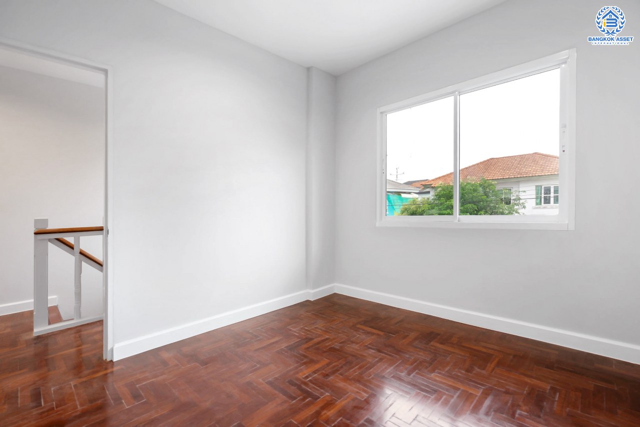 บ้านมือสองตกแต่งใหม่ คุณภาพแบรนด์ LH ม.ชลลดา บางใหญ่-เซ็นทรัลเวสต์เกต เนื้อที่ 52.5 ตร.ว. ฟังก์ชั่น 3 ห้องนอน 2 ห้องน้ำ สามารถจอดรถได้ถึง 3 คัน Facility ครบครัน พร้อมทุกการเข้าอยู่ บนทำเลเดินทางสะดวก ใกล้ถ.กาญจนาภิเษก เพียง 10 นาทีถึงรถไฟฟ้า "สถานีคลองบางไผ่"