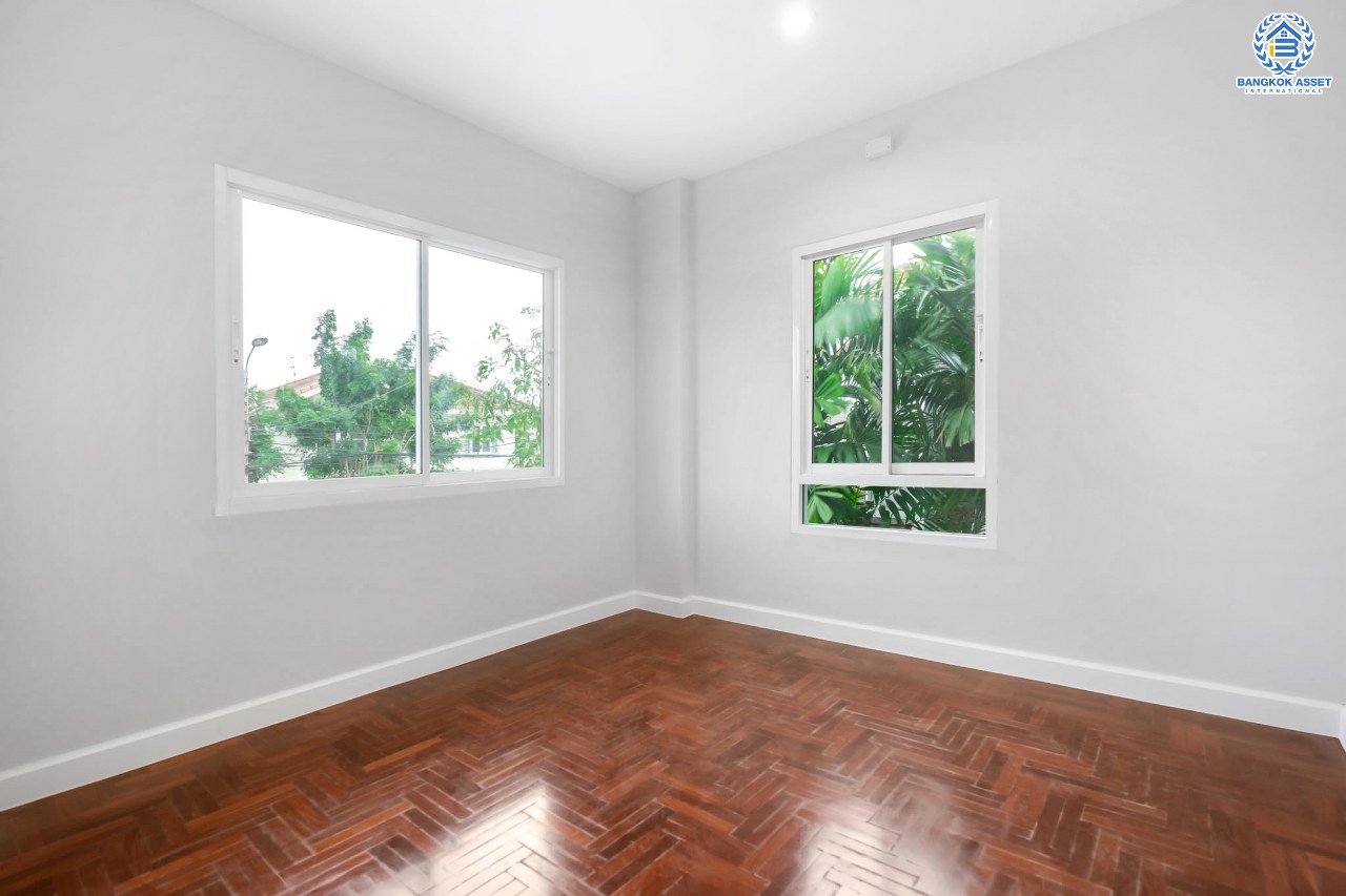 บ้านมือสองตกแต่งใหม่ คุณภาพแบรนด์ LH ม.ชลลดา บางใหญ่-เซ็นทรัลเวสต์เกต เนื้อที่ 52.5 ตร.ว. ฟังก์ชั่น 3 ห้องนอน 2 ห้องน้ำ สามารถจอดรถได้ถึง 3 คัน Facility ครบครัน พร้อมทุกการเข้าอยู่ บนทำเลเดินทางสะดวก ใกล้ถ.กาญจนาภิเษก เพียง 10 นาทีถึงรถไฟฟ้า "สถานีคลองบางไผ่"