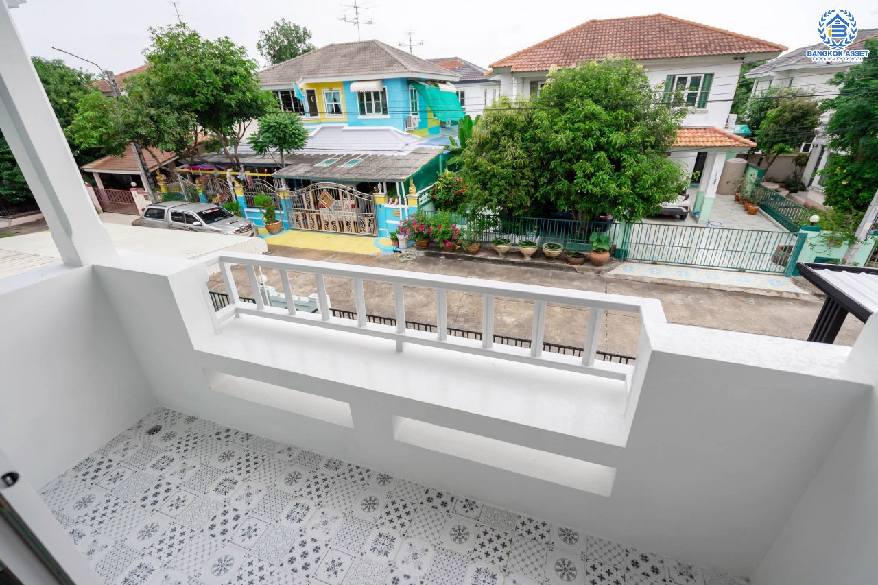 บ้านมือสองตกแต่งใหม่ คุณภาพแบรนด์ LH ม.ชลลดา บางใหญ่-เซ็นทรัลเวสต์เกต เนื้อที่ 52.5 ตร.ว. ฟังก์ชั่น 3 ห้องนอน 2 ห้องน้ำ สามารถจอดรถได้ถึง 3 คัน Facility ครบครัน พร้อมทุกการเข้าอยู่ บนทำเลเดินทางสะดวก ใกล้ถ.กาญจนาภิเษก เพียง 10 นาทีถึงรถไฟฟ้า "สถานีคลองบางไผ่"