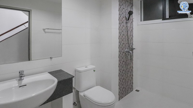 บ้านเดี่ยวมือสองนนทบุรี ม.สัมมากร ชัยพฤกษ์-วงแหวน บ้านใหม่อายุโครงการเพียง 2 ปีเท่านั้น!! หลังใหญ่พร้อมอยู่ เนื้อที่ 65.3 ตร.ว. ฟังก์ชั่น 3 ห้องนอน 3 ห้องน้ำ บนทำเลเดินทางสะดวก ทำเลดี เดินทางสะดวกสบาย ใกล้ทางด่วน พร้อมเชื่อมสู่ถนนแจ้งวัฒนะได้อย่างรวดเร็ว