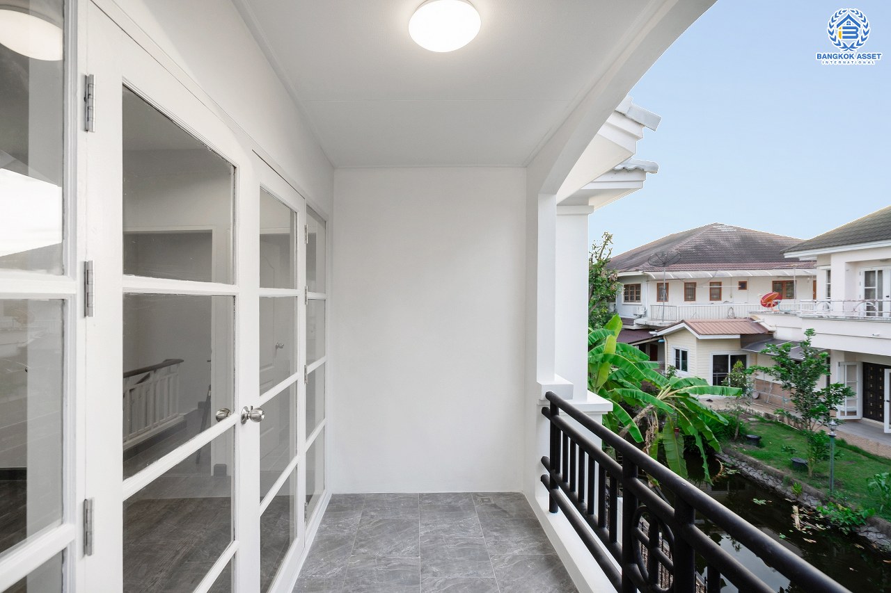 บ้านมือสองตกแต่งใหม่ ม.กฤษดานคร31 ปิ่นเกล้า ติดถนนบรมราชชนนี ฟังก์ชั่นจัดเต็ม 3 ห้องนอน 3 ห้องน้ำ Terrace กว้าง รองรับความสุขบนเนื้อที่ดิน 54.6 ตร.ว. พื้นที่ใช้สอยกว่า 200 ตร.ม. บนทำเลศักยภาพใกล้ทางคู่ขนานลอยฟ้าบรมราชชนนี และเซ็นทรัลปิ่นเกล้า...