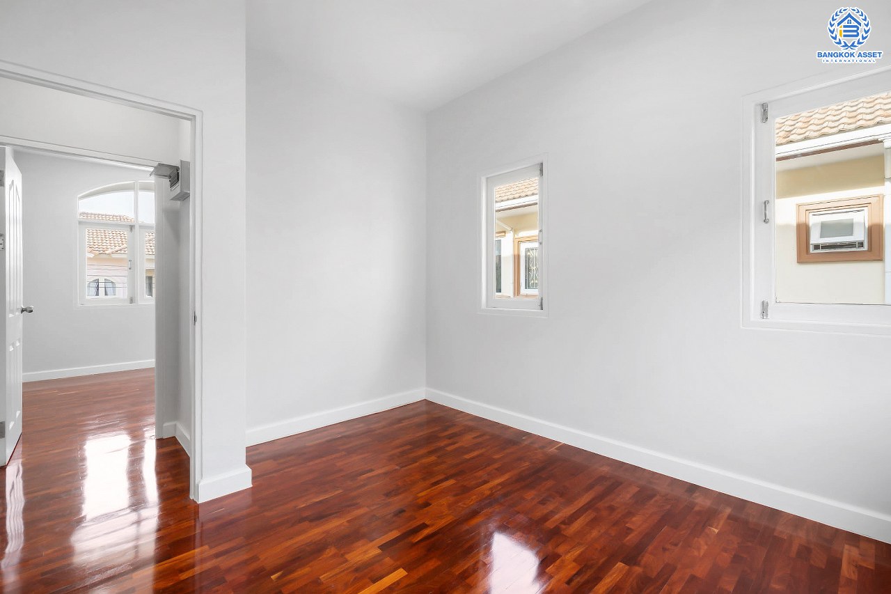 บ้านมือสองตกแต่งใหม่ สุดคุ้ม! ม.ภัสสร8 กาญจนาภิเษก (ซ.กันตนา) ดีไซน์สวย เนื้อที่ 50.7 ตร.ว. ฟังก์ชั่น 3 ห้องนอน 3 ห้องน้ำ แต่งครบพร้อมอยู่ บนทำเลศักยภาพ โครงการติดถนนใหญ่ เข้า-ออกสะดวก ใกล้เซ็นทรัลเวสต์เกต รถไฟฟ้า "สถานีตลาดบางใหญ่" และเดินทางเพียง 10 นาทีถึงจุดขึ้นทางด่วน "ศรีรัช"...