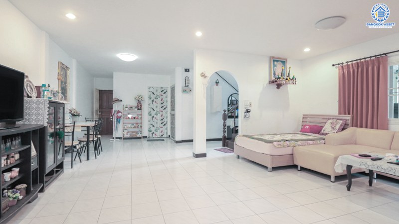 บ้านแฝดมือสอง ใกล้สนามบินดอนเมือง! ม.ณัฐนันท์ ดอนเมือง-สรงประภา เนื้อที่ 38.9 ตร.ว. ฟังก์ชั่น 3 ห้องนอน 2 ห้องน้ำ บ้านสวยต่อเติมพร้อมเข้าอยู่! บนทำเลดีที่สุด เชื่อมต่อหลายเส้นทาง ใกล้รถไฟฟ้า "สถานีดอนเมือง" และทางด่วนอุตราภิมุข