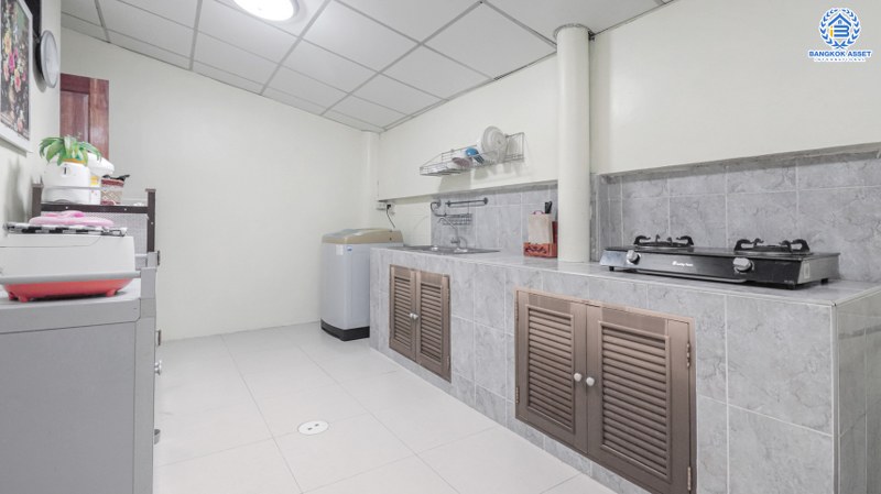 บ้านแฝดมือสอง ใกล้สนามบินดอนเมือง! ม.ณัฐนันท์ ดอนเมือง-สรงประภา เนื้อที่ 38.9 ตร.ว. ฟังก์ชั่น 3 ห้องนอน 2 ห้องน้ำ บ้านสวยต่อเติมพร้อมเข้าอยู่! บนทำเลดีที่สุด เชื่อมต่อหลายเส้นทาง ใกล้รถไฟฟ้า "สถานีดอนเมือง" และทางด่วนอุตราภิมุข