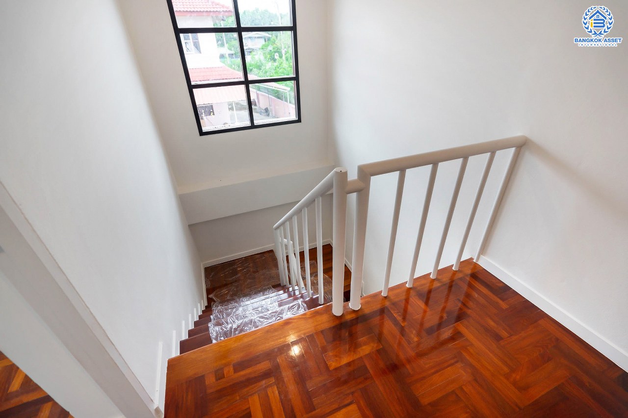 บ้านมือสองตกแต่งใหม่ หลังใหญ่พิเศษ เนื้อที่ 45.3 ตร.ว. ฟังก์ชั่นระดับบ้านเดี่ยว! ม.บิวตี้เฮ้าส์3 ราชพฤกษ์-กาญจนาฯ 4 ห้องนอน 2 ห้องน้ำ 2 ที่จอดรถ ตอบโจทย์ทุกการอยู่อาศัย บนทำเลสุดสะดวก ติดถนนราชพฤกษ์ เชื่อมต่อหลายเส้นทาง ใกล้ The Walk และทางด่วน "ศรีรัช"