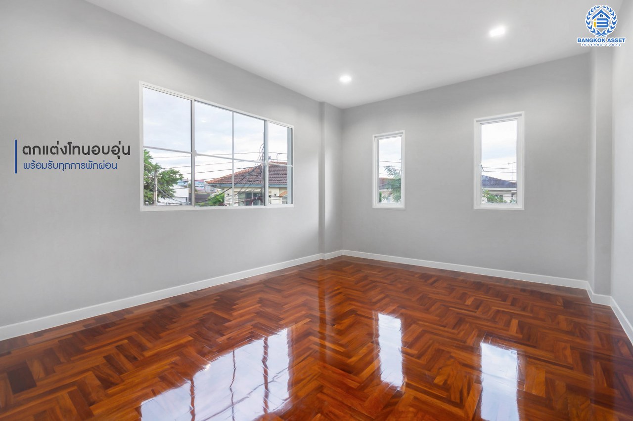 บ้านมือสองตกแต่งใหม่ แบรนด์ LH หลังใหญ่พิเศษ #แปลงมุม มีพื้นที่มุมสวนกว้าง 200 ตร.ม. โซนหน้าสวนและใกล้ส่วนกลาง ม.มัณฑนา ติดถนนราชพฤกษ์ เนื้อที่ 96.5 ตร.ว. ฟังก์ชั่น 3 ห้องนอน 1 ห้องแม่บ้าน 4 ห้องน้ำ มี Living Room และ Facilities ครบ! บนทำเลใกล้วงเวียนพระราม5 และMRT "สถานีบางรักน้อยท่าอิฐ"