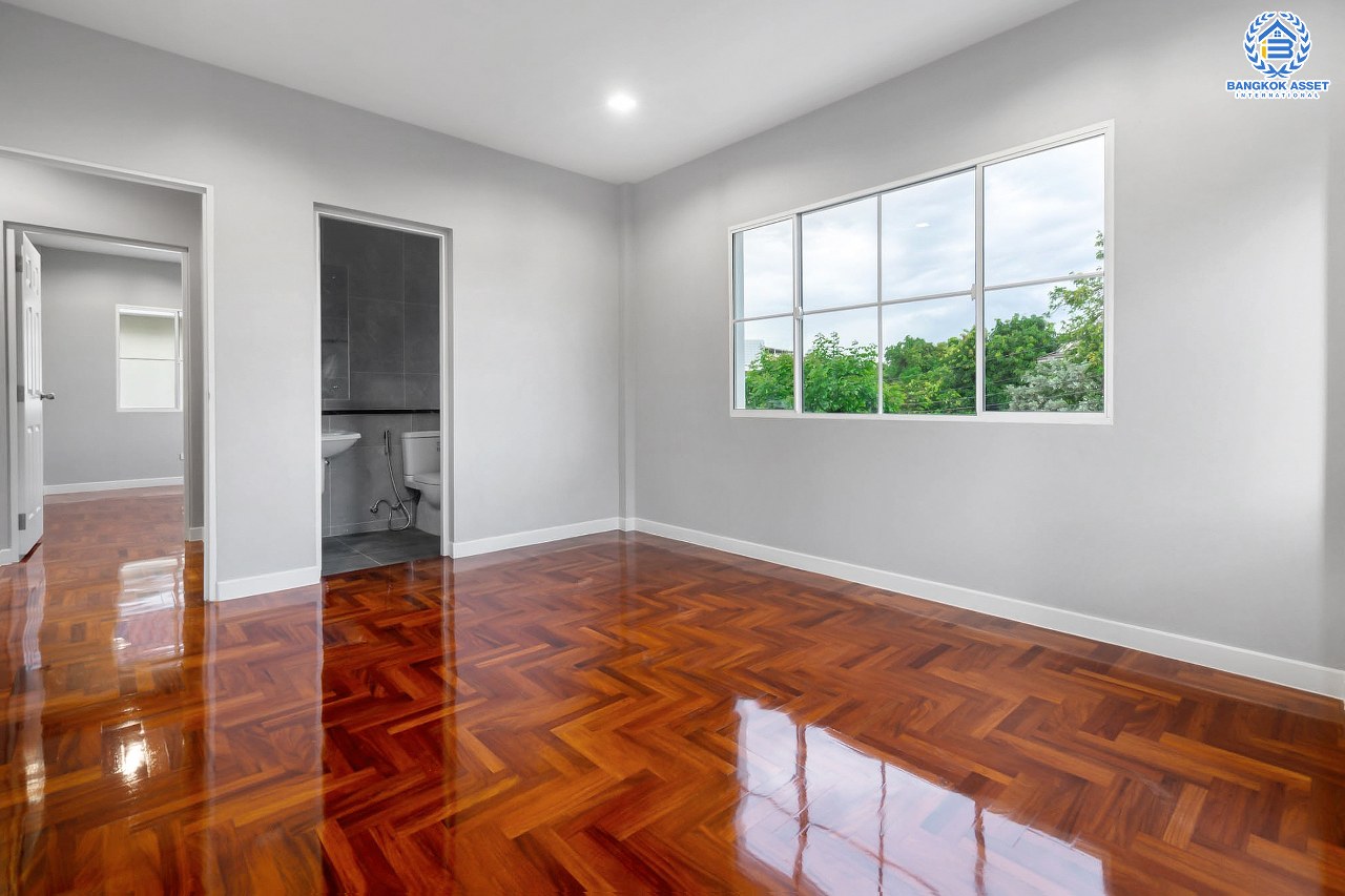 บ้านมือสองตกแต่งใหม่ แบรนด์ LH หลังใหญ่พิเศษ #แปลงมุม มีพื้นที่มุมสวนกว้าง 200 ตร.ม. โซนหน้าสวนและใกล้ส่วนกลาง ม.มัณฑนา ติดถนนราชพฤกษ์ เนื้อที่ 96.5 ตร.ว. ฟังก์ชั่น 3 ห้องนอน 1 ห้องแม่บ้าน 4 ห้องน้ำ มี Living Room และ Facilities ครบ! บนทำเลใกล้วงเวียนพระราม5 และMRT "สถานีบางรักน้อยท่าอิฐ"