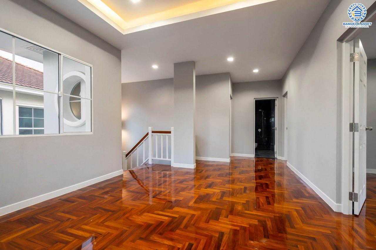 บ้านมือสองตกแต่งใหม่ แบรนด์ LH หลังใหญ่พิเศษ #แปลงมุม มีพื้นที่มุมสวนกว้าง 200 ตร.ม. โซนหน้าสวนและใกล้ส่วนกลาง ม.มัณฑนา ติดถนนราชพฤกษ์ เนื้อที่ 96.5 ตร.ว. ฟังก์ชั่น 3 ห้องนอน 1 ห้องแม่บ้าน 4 ห้องน้ำ มี Living Room และ Facilities ครบ! บนทำเลใกล้วงเวียนพระราม5 และMRT "สถานีบางรักน้อยท่าอิฐ"