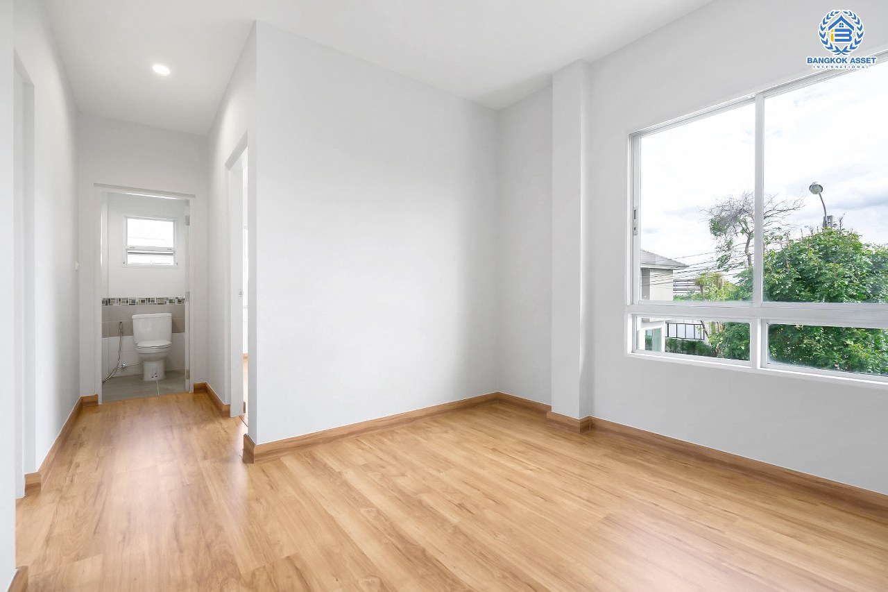 บ้านมือสองตกแต่งใหม่ แบรนด์หรู SC ASSET โครงการ ไลฟ์บางกอกบลูเลอวาร์ด ราชพฤกษ์-รัตนาธิเบศร์ หลังใหญ่ #แปลงมุม เนื้อที่ 54.9 ตร.ว. ตกแต่งดีไซน์ ตอบโจทย์ทุกการอยู่อาศัย ฟังก์ชั่นพร้อม 3 ห้องนอน 3 ห้องน้ำ 2 ที่จอดรถ บนทำเลศักยภาพ ติดถนนราชพฤกษ์ เพียง 5 นาทีถึงรถไฟฟ้า "สถานีบางรักน้อยท่าอิฐ".....