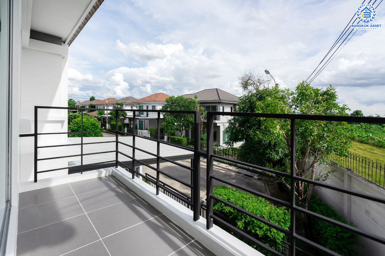 บ้านมือสองตกแต่งใหม่ แบรนด์หรู SC ASSET โครงการ ไลฟ์บางกอกบลูเลอวาร์ด ราชพฤกษ์-รัตนาธิเบศร์ หลังใหญ่ #แปลงมุม เนื้อที่ 54.9 ตร.ว. ตกแต่งดีไซน์ ตอบโจทย์ทุกการอยู่อาศัย ฟังก์ชั่นพร้อม 3 ห้องนอน 3 ห้องน้ำ 2 ที่จอดรถ บนทำเลศักยภาพ ติดถนนราชพฤกษ์ เพียง 5 นาทีถึงรถไฟฟ้า "สถานีบางรักน้อยท่าอิฐ".....