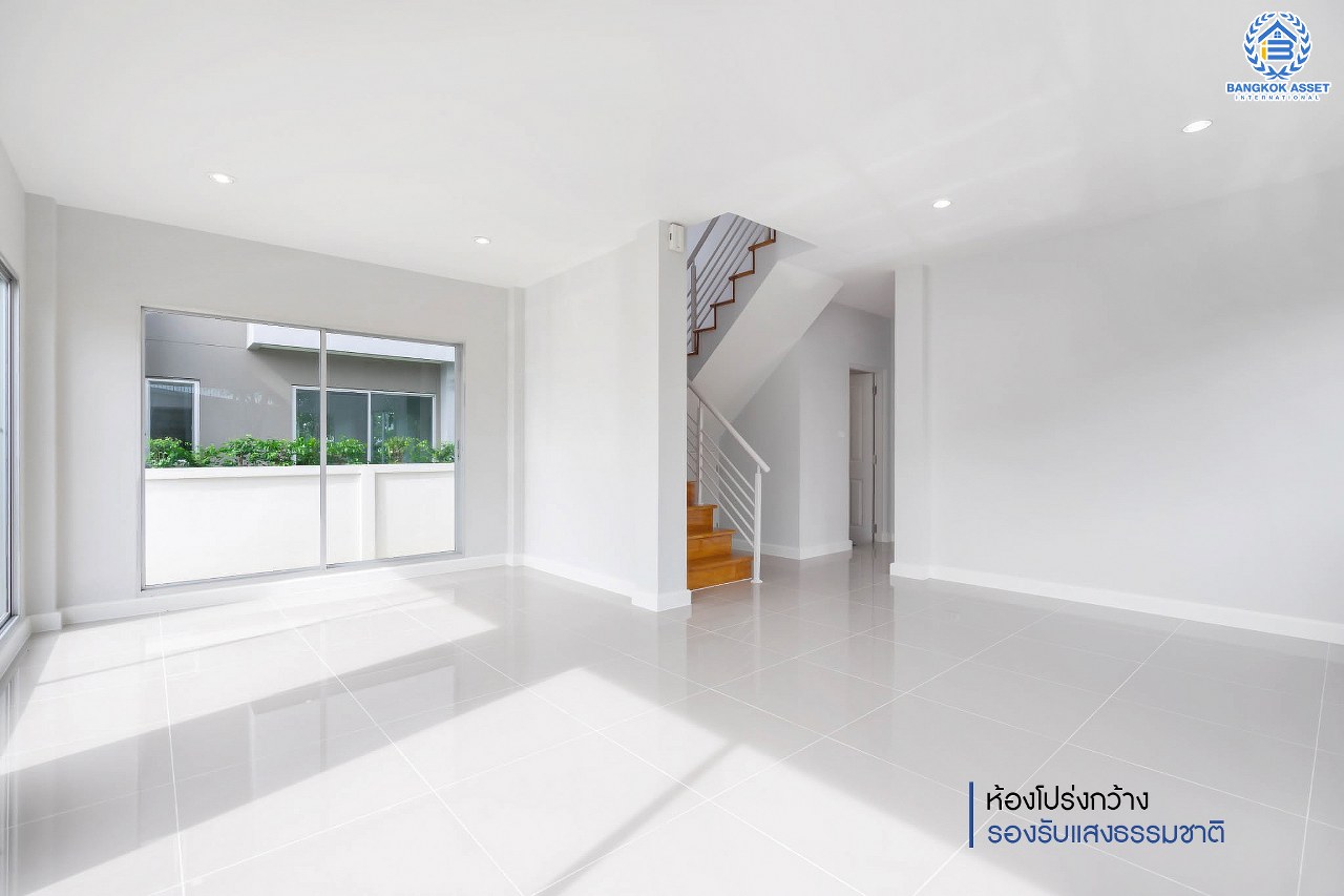 บ้านมือสองตกแต่งใหม่ แบรนด์หรู SC ASSET โครงการ ไลฟ์บางกอกบลูเลอวาร์ด ราชพฤกษ์-รัตนาธิเบศร์ หลังใหญ่ #แปลงมุม เนื้อที่ 54.9 ตร.ว. ตกแต่งดีไซน์ ตอบโจทย์ทุกการอยู่อาศัย ฟังก์ชั่นพร้อม 3 ห้องนอน 3 ห้องน้ำ 2 ที่จอดรถ บนทำเลศักยภาพ ติดถนนราชพฤกษ์ เพียง 5 นาทีถึงรถไฟฟ้า "สถานีบางรักน้อยท่าอิฐ".....