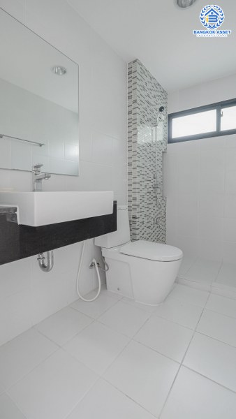 ทาวน์โฮมมือสองนนทบุรี 3 ชั้น ห้องมุม! ม.ฟลอร่า วงศ์สว่าง บ้านใหม่ ดีไซน์สวย เนื้อที่ 31 ตร.ว. ฟังก์ชั่น 4 ห้องนอน 3 ห้องน้ำ 2 ที่จอดรถ (หน้ากว้าง 7 เมตร) โดดเด่นด้วยทำเล ติดถนนกรุงเทพฯ-นนทบุรี  เพียง 500 เมตร ถึง MRT "สถานีแยกติวานนท์"