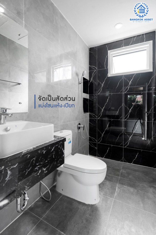 บ้านมือสองตกแต่งใหม่ 3 ชั้นหลังใหญ่พิเศษ! #แปลงมุม พื้นที่ใช้สอยถึง 400 ตร.ม.! Built in Furniture ทั้งหลัง! ม.จรรยานิเวศน์ แจ้งวัฒนะ-ปากเกร็ด35 เนื้อที่ 47ตร.ว. ฟังก์ชั่นจัดเต็ม 4 ห้องนอน 5 ห้องน้ำ 3 ที่จอดรถ พร้อม Living Room ขนาดใหญ่ บนทำเลโซนเมือง รองรับรถไฟฟ้าสายสีชมพู(สายอนาคต) ใกล้ทางด่วน "ศรีรัช" และเพียง 800เมตร ถึงเซ็นทรัลแจ้งวัฒนะ...