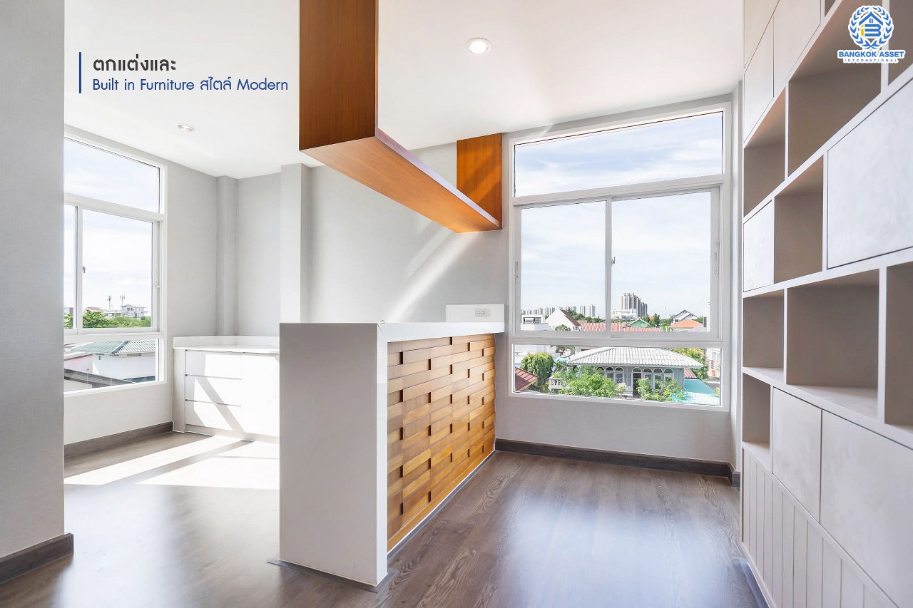 บ้านมือสองตกแต่งใหม่ 3 ชั้นหลังใหญ่พิเศษ! #แปลงมุม พื้นที่ใช้สอยถึง 400 ตร.ม.! Built in Furniture ทั้งหลัง! ม.จรรยานิเวศน์ แจ้งวัฒนะ-ปากเกร็ด35 เนื้อที่ 47ตร.ว. ฟังก์ชั่นจัดเต็ม 4 ห้องนอน 5 ห้องน้ำ 3 ที่จอดรถ พร้อม Living Room ขนาดใหญ่ บนทำเลโซนเมือง รองรับรถไฟฟ้าสายสีชมพู(สายอนาคต) ใกล้ทางด่วน "ศรีรัช" และเพียง 800เมตร ถึงเซ็นทรัลแจ้งวัฒนะ...