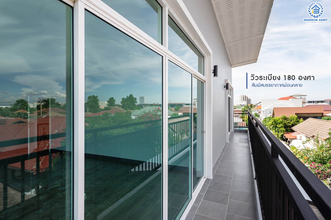 บ้านมือสองตกแต่งใหม่ 3 ชั้นหลังใหญ่พิเศษ! #แปลงมุม พื้นที่ใช้สอยถึง 400 ตร.ม.! Built in Furniture ทั้งหลัง! ม.จรรยานิเวศน์ แจ้งวัฒนะ-ปากเกร็ด35 เนื้อที่ 47ตร.ว. ฟังก์ชั่นจัดเต็ม 4 ห้องนอน 5 ห้องน้ำ 3 ที่จอดรถ พร้อม Living Room ขนาดใหญ่ บนทำเลโซนเมือง รองรับรถไฟฟ้าสายสีชมพู(สายอนาคต) ใกล้ทางด่วน "ศรีรัช" และเพียง 800เมตร ถึงเซ็นทรัลแจ้งวัฒนะ...