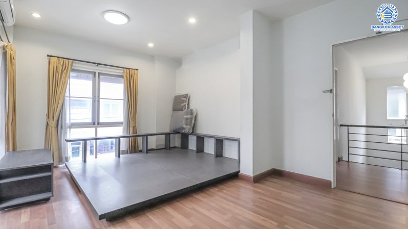 บ้านเดี่ยวมือสองนนทบุรี ติดทางด่วนงามวงศ์วาน ม.ณดล งามวงศ์วาน เนื้อที่ 42.1 ตร.ว. ฟังก์ชั่น 3 ห้องนอน 2 ห้องน้ำ 2 ที่จอดรถ สะดวกสบายบนทำเลใจกลางเมือง ใกล้กับ The Mall งามวงศ์วาน , พันธุ์ทิพย์ฯลฯ ,กระทรวงสาธารณสุข และรถไฟฟ้าสายสีม่วง...