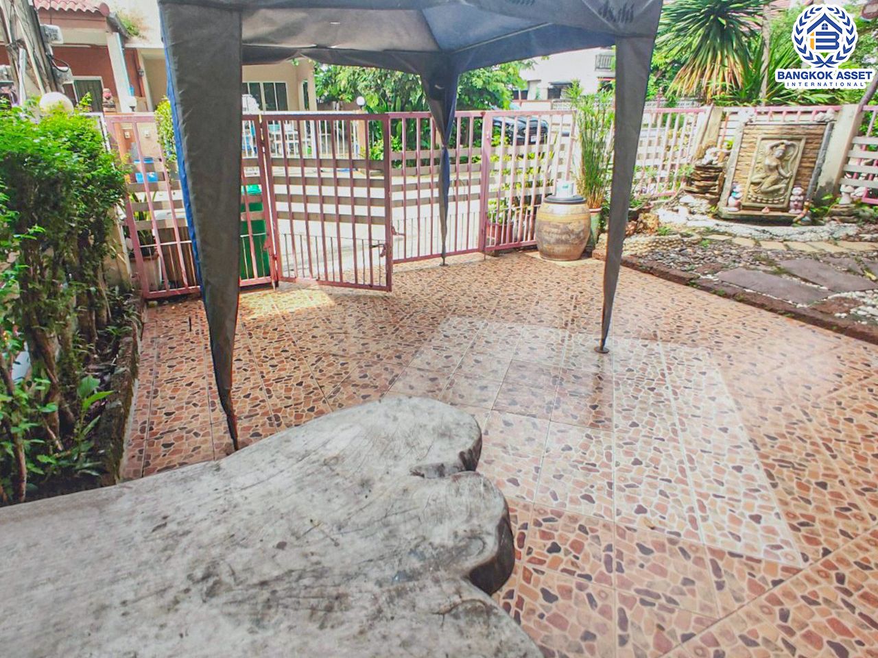 ทาวน์เฮ้าส์มือสอง ม.ภัทรไพรเวท3 บางบัวทอง-MRT บางพลู หลังใหญ่พร้อมอยู่ เนื้อที่ 31.9 ตร.ว. ฟังก์ชั่น 3 ห้องนอน 2 ห้องน้ำ บนทำเลเชื่อมต่อรัตนาธิเบศร์ ชัยพฤกษ์ ราชพฤกษ์ ใกล้เซ็นทรัลฯ และรถไฟฟ้า "สถานีบางพลู"