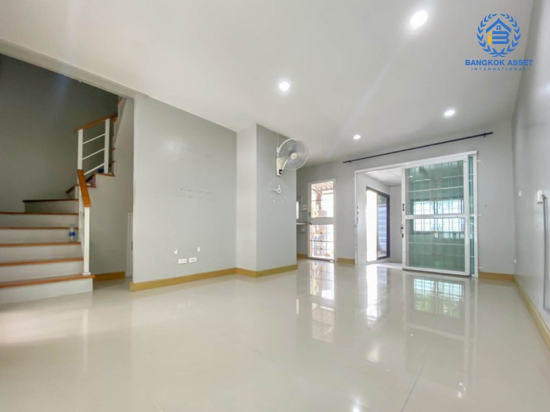 ทาวน์เฮ้าส์มือสองนนทบุรี ม.พฤกษาทาวน์เน็กซ์ ติวานนท์-พระราม5 โซนต้นโครงการ เนื้อที่ 24.2 ตร.ว. ฟังก์ชั่น 3 ห้องนอน 2 ห้องน้ำ 2 ที่จอดรถ (หน้ากว้าง 6 เมตร) บ้านสวยพร้อมอยู่ ต่อเติมครบ บนทำเลติดถนนนครอินทร์ ใกล้วงเวียนพระราม5-ราชพฤกษ์...