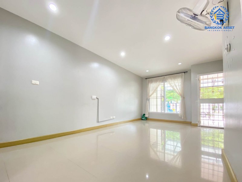 ทาวน์เฮ้าส์มือสองนนทบุรี ม.พฤกษาทาวน์เน็กซ์ ติวานนท์-พระราม5 โซนต้นโครงการ เนื้อที่ 24.2 ตร.ว. ฟังก์ชั่น 3 ห้องนอน 2 ห้องน้ำ 2 ที่จอดรถ (หน้ากว้าง 6 เมตร) บ้านสวยพร้อมอยู่ ต่อเติมครบ บนทำเลติดถนนนครอินทร์ ใกล้วงเวียนพระราม5-ราชพฤกษ์...