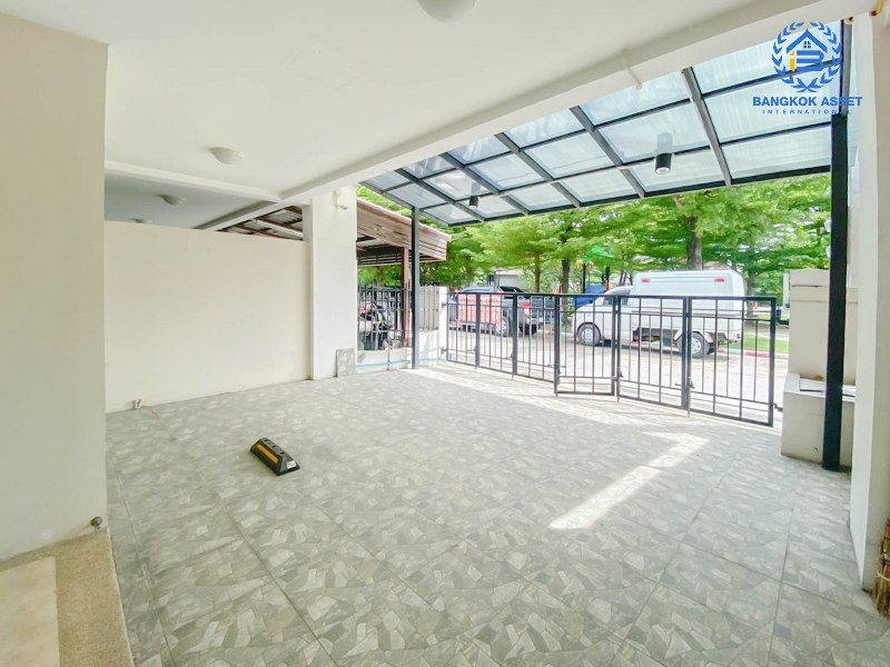 ทาวน์เฮ้าส์มือสองนนทบุรี ม.พฤกษาทาวน์เน็กซ์ ติวานนท์-พระราม5 โซนต้นโครงการ เนื้อที่ 24.2 ตร.ว. ฟังก์ชั่น 3 ห้องนอน 2 ห้องน้ำ 2 ที่จอดรถ (หน้ากว้าง 6 เมตร) บ้านสวยพร้อมอยู่ ต่อเติมครบ บนทำเลติดถนนนครอินทร์ ใกล้วงเวียนพระราม5-ราชพฤกษ์...